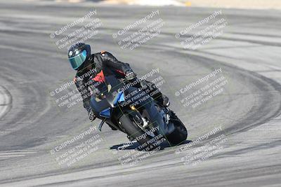 media/Dec-01-2025-Moto Forza (Mon) [[2daa91e15f]]/2-Intermediate Group/Session 2 (Turns 9 and 10)/